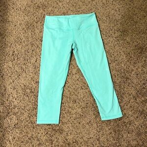 BuffBunny Capri Leggings